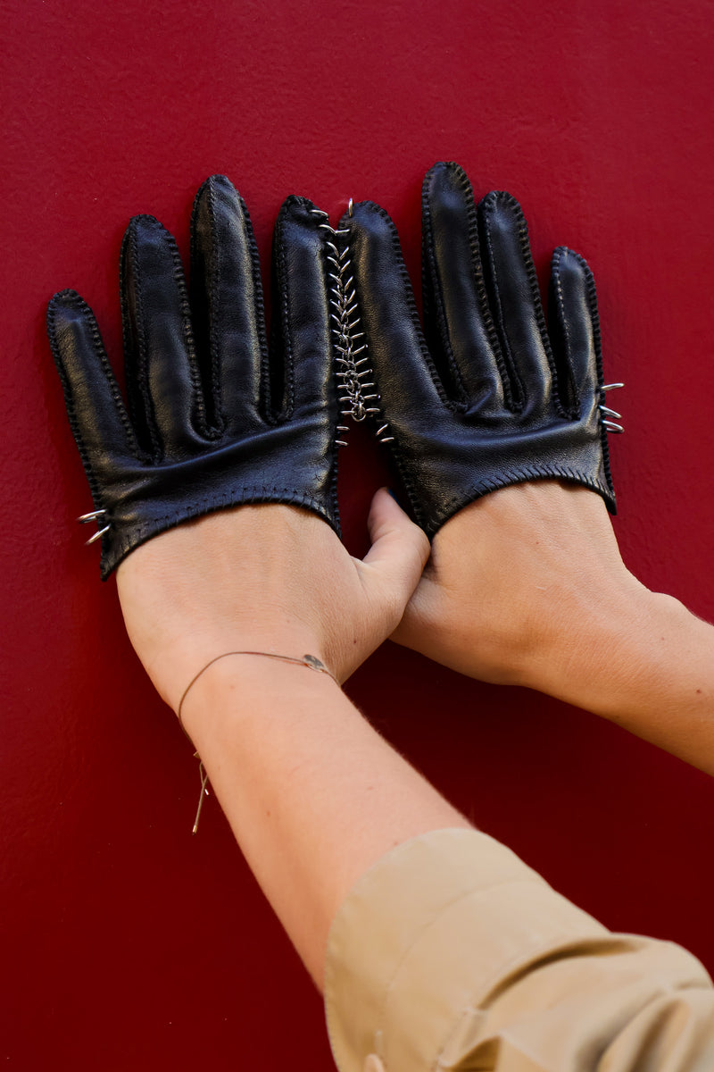 chain_connected_leather_glove_kintustudio
