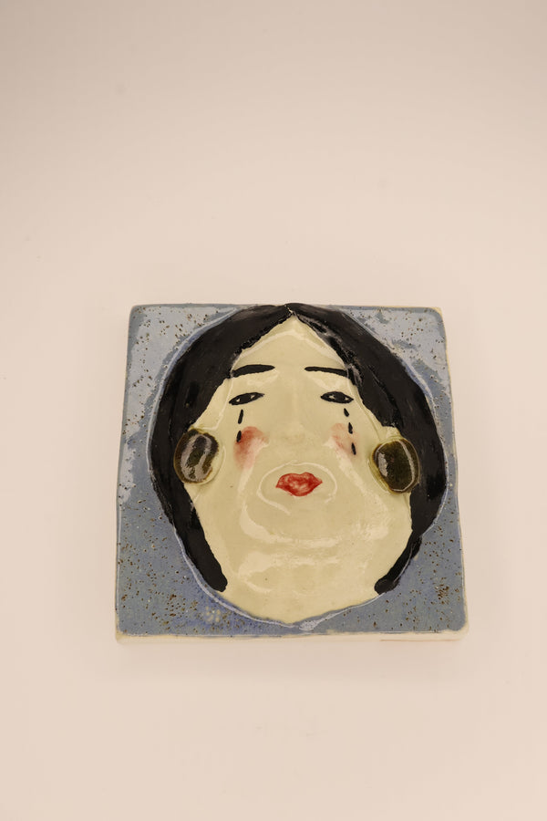 kintu_crying-woman_tile