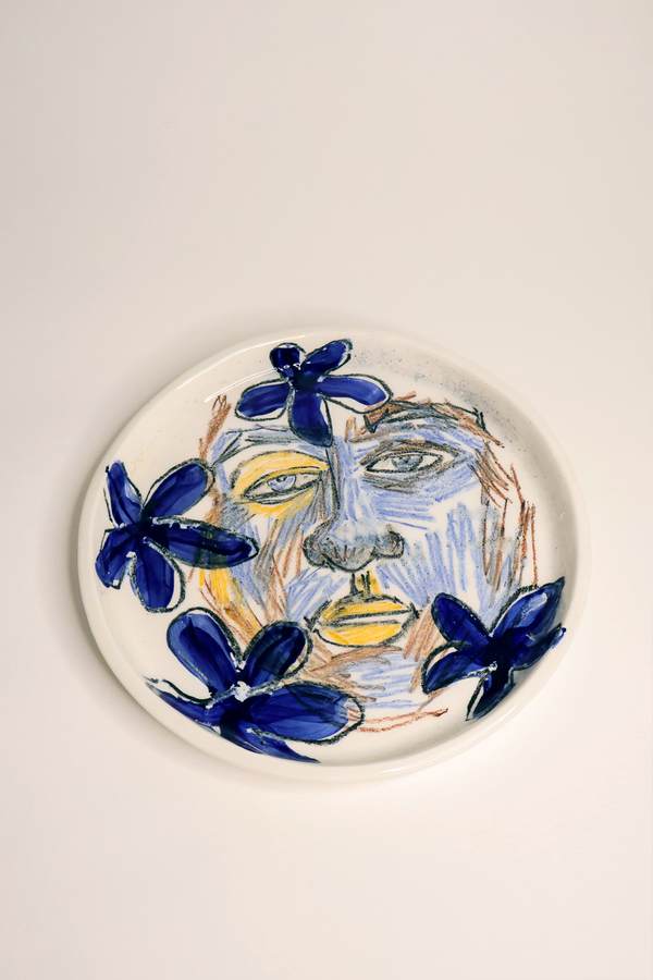 blue_flower_face_details_plate_kintustudio