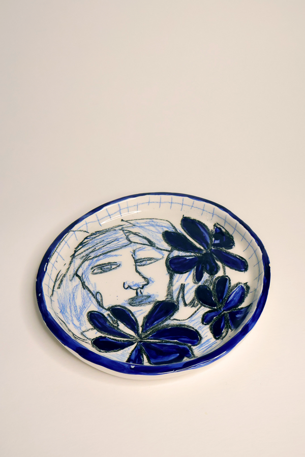 blue_face_flowers_illustrated_ceramic_plate_kintustudio