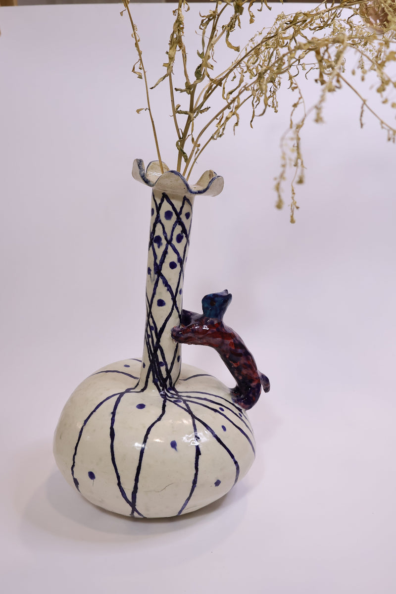 vase_handmbuild_cat